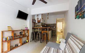 Comfy Apartment Close To Floisvos Beach